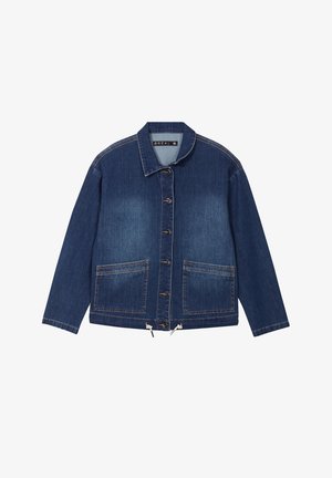 Jeansjacke in Dunkelblau mit Knopfleiste, zwei Fronttaschen und einem Kordelzug am Saum. Der Stoff hat eine glatte Textur.