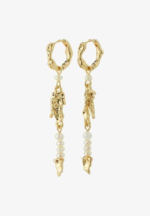 Aukso tono auskarai pasižymi tekstūruoto žiedo dizainu su kabamais elementais. Perlai suteikia kontrastą su lygiu, apvaliu pavidalu šalia organinių aukso akcentų.