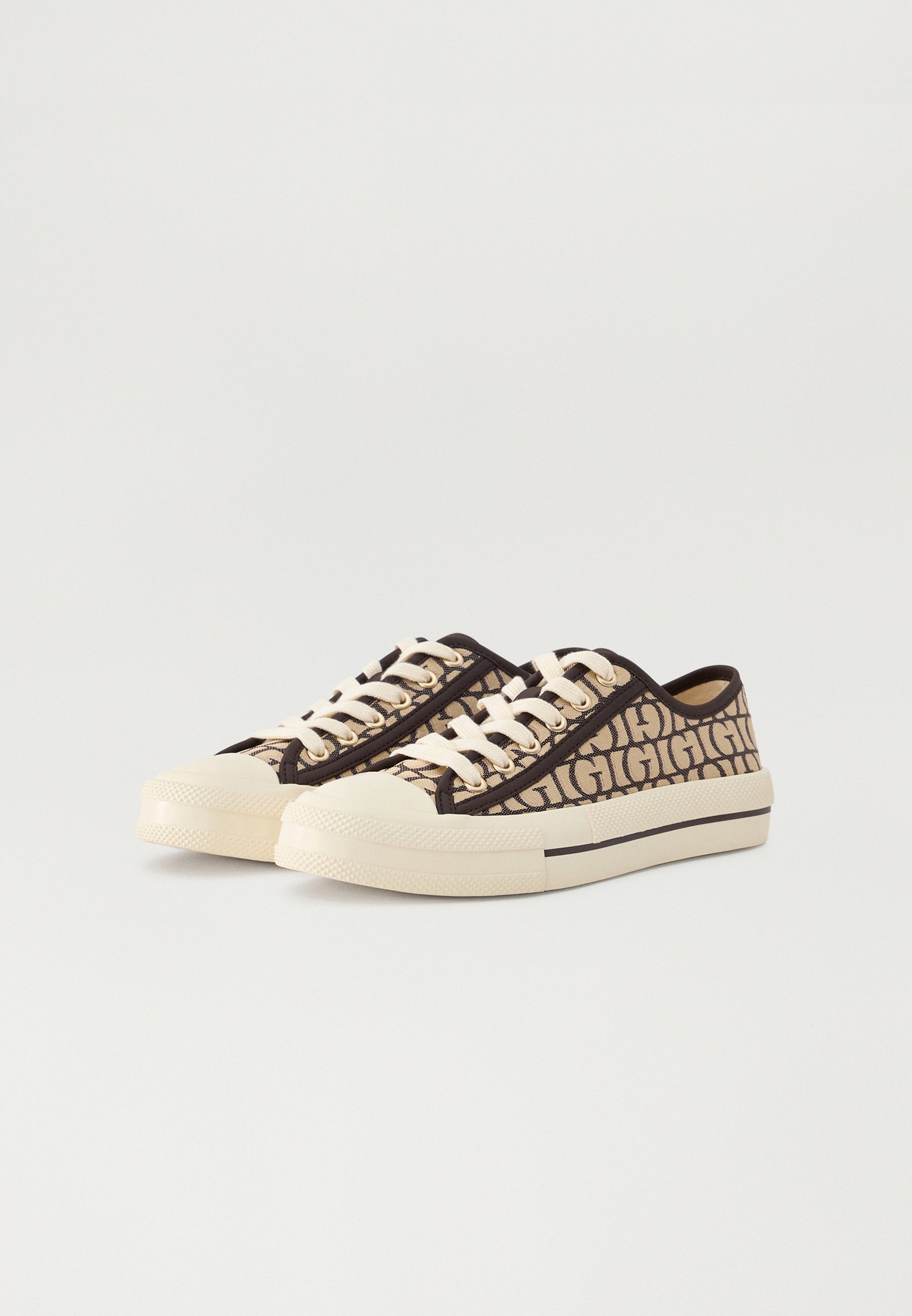 GUESS Damen Carey Sneaker – Low-Top Mit G-Logo, Gummisohle