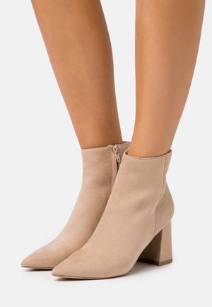 NA-KD, Boots à talons - beige