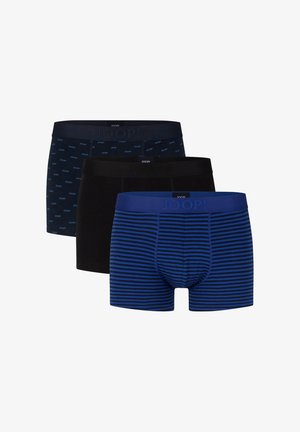 Drei Herrenboxershorts: eine einfarbig schwarz, eine mit marineblauem Logomuster und eine mit blauen Streifen. Jede hat einen einfarbigen Bund.