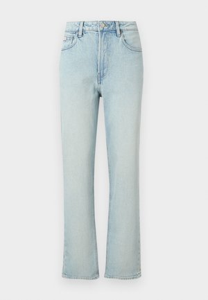 Blugi albastru deschis, talie înaltă, croială dreaptă, cu nasture frontal, bride pentru curea și design clasic cu cinci buzunare pe fundal simplu.