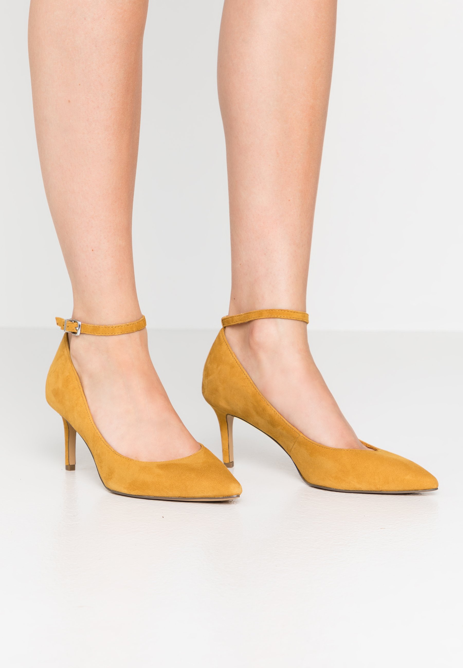 escarpin ouvert jaune