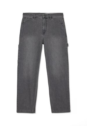 Donkere grijze denim spijkerbroek met rechte pijpen, voorzakken, riemlussen en een knoopsluiting in de taille, vlakliggend weergegeven op een witte achtergrond.