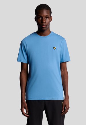 Blå crew neck t-shirt lavet af bomuld med korte ærmer. Har et lille gult sommerfuglelogo på venstre brystområde.