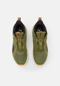 Puma REFLECT LITE - Chaussures de running - olive green/putty/clementine