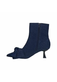 Bottes de cheville bleu marine en tissu texturé, avec un embout pointu, une fermeture éclair sur le côté et un détail nœud à l'avant.