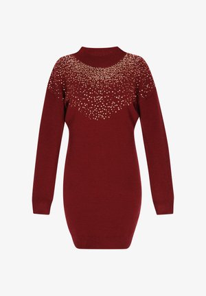 Bordowa sukienka swetrowa z prążkowanym kołnierzem i długimi rękawami, zdobiona rozrzuconymi złotymi cekinami wokół dekoltu. Miękka dzianinowa faktura.