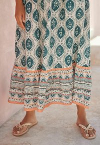 Next TALL - REGULAR FIT - Maxikleid - white blue