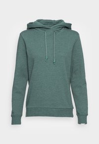 Sweat à capuche vert en tissu doux avec une capuche à cordon de serrage, des poignets côtelés et une coupe décontractée. Présente un motif texturé subtil.