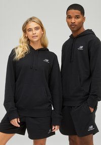 New Balance UNI-SSENTIALS FRENCH TERRY  - Felpa con cappuccio - schwarz