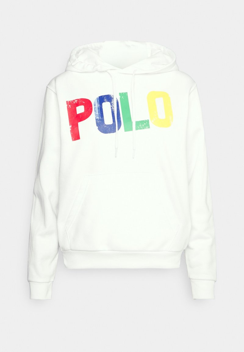 Witte hoodie met voorzak en de tekst "POLO" in grote rode, blauwe, groene en gele letters over de borst.