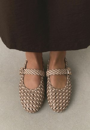 Next, REGULAR FIT - FOREVER COMFORT® WEAVE MARY JANE FLATS - Ankle strap ballerina shoes - camel