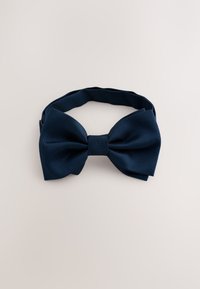 Papillon blu navy in tessuto testurizzato con nodo centrale. Il cinturino regolabile è piatto, progettato per comfort e vestibilità.