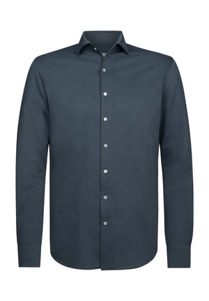 Camisa de botonadura larga de manga larga en azul oscuro, hecha de una tela suave, con un cuello clásico y un dobladillo recto, que cuenta con siete cierres de botón.