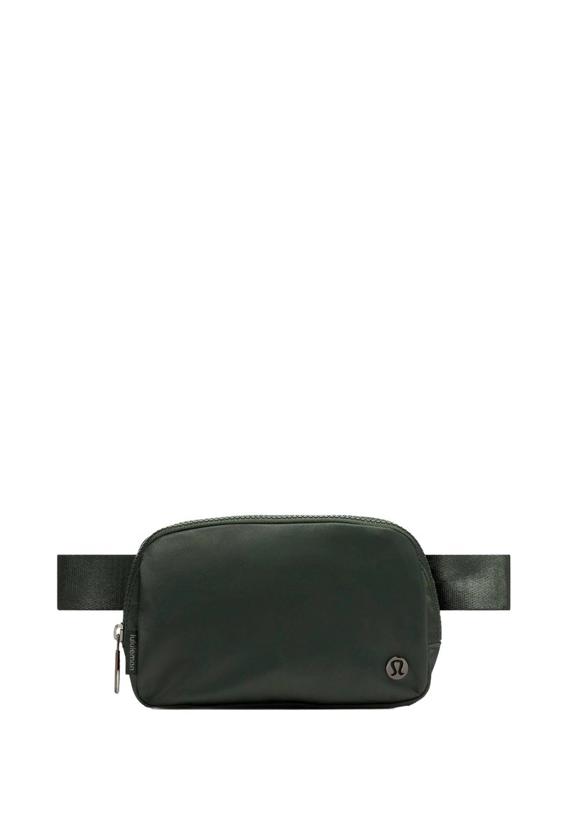 Sötétzöld tasak sima anyagból, cipzárral záródik, és szövetpánttal rendelkezik. Kis logó az oldalon. Téglalap alakú.