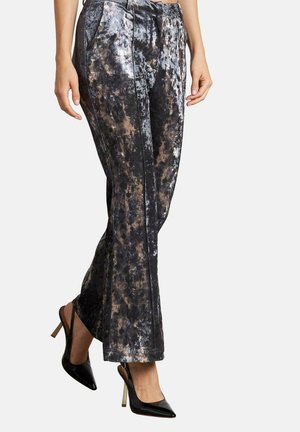 CON DETALLES. - Pantalones - plateado