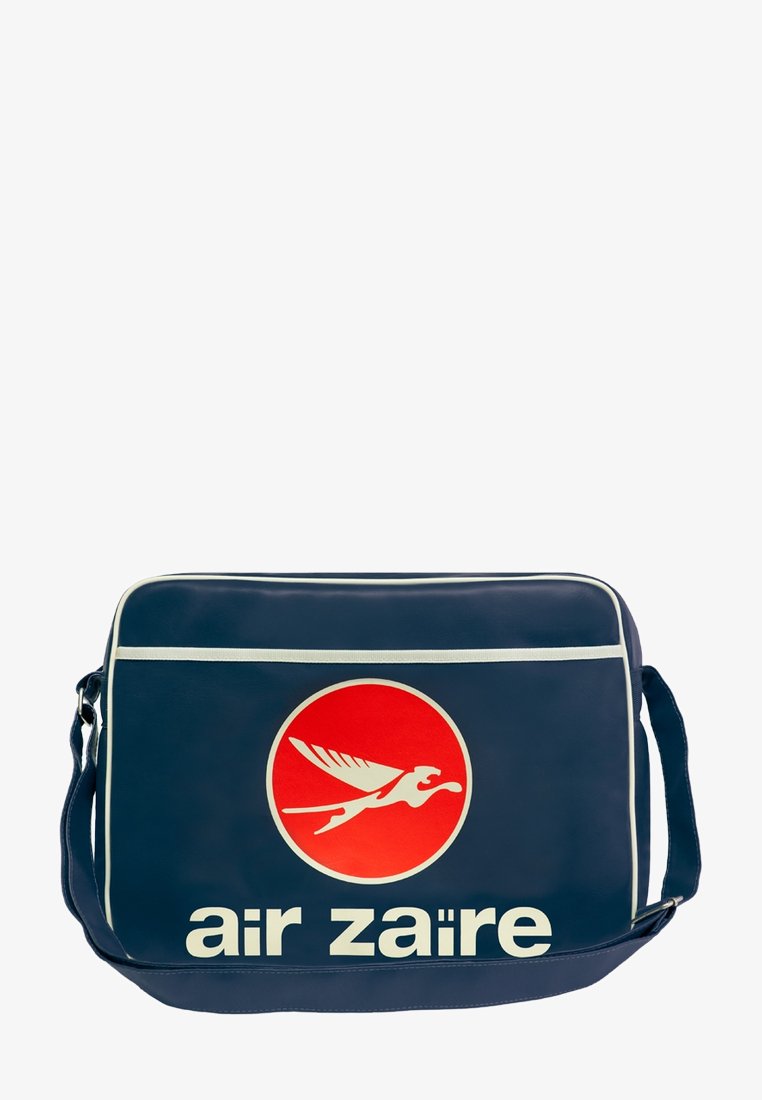 Dunkelblaue Vintage-Schultertasche mit weißen Akzenten, rotem Kreislogo eines fliegenden Vogels und dem Text "air zaïre" auf der Vorderseite.