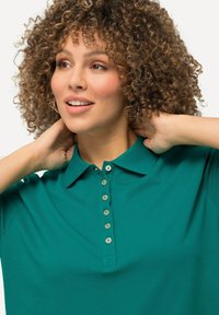 Ulla Popken MANCHES COURTES - Polotričko - classic emerald