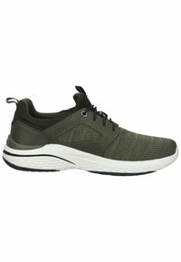 Zapatillas deportivas verdes con una parte superior de malla transpirable, collar almohadillado, detalles en negro y una suela blanca gruesa diseñada para comodidad y soporte.