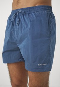 Carhartt WIP TOBES SWIM TRUNKS - Bañador corto - sorrent/white
