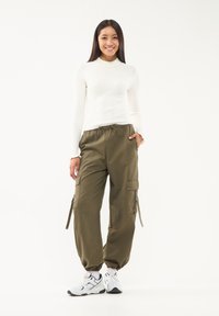 Terranova LUPETTO biały