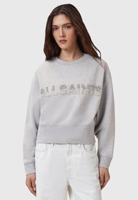 Lichtgrijs verkort sweatshirt met "ALLSAINTS" in zilveren versieringen. Gemaakt van zacht materiaal met een ronde halslijn en geribbelde zoom.