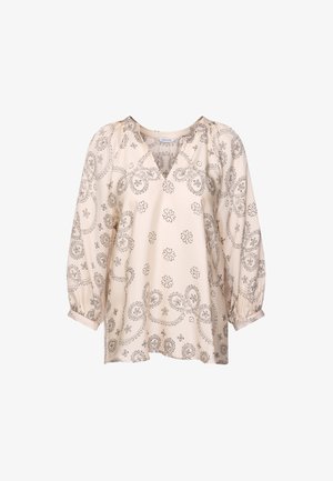 Beige blouse met lange mouwen, versierd met zwarte bloem- en paisleypatronen, V-halslijn en lichte fronsen bij de schouders en manchetten.