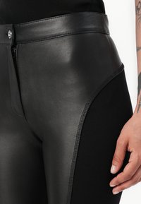 Pinko PIZZA PANTALONE BIMATERIALE - Pantaloni di pelle - nero limousine