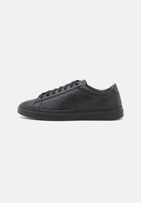 KIERAN - Zapatillas - black