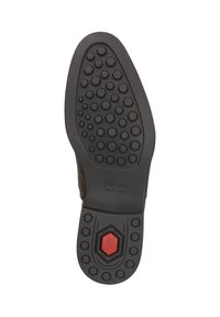Semelle de chaussure en daim marron avec une semelle extérieure en caoutchouc noir texturé, présentant des motifs hexagonaux et un accent rouge 'SUPER SOFT' au centre.
