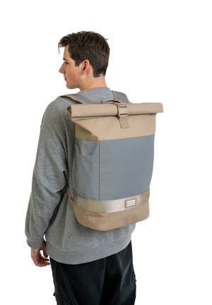 COMMUTE L - Tagesrucksack - sand