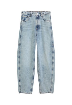 Jean en denim bleu clair avec une coupe ample, taille haute, poches avant et des détails de couture verticale sur les côtés.