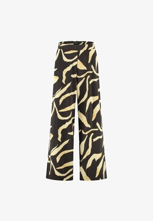 Zwarte broek met wijde pijpen, een abstract beige penseelstreekpatroon en een aansluitende tailleband, afgebeeld op een witte achtergrond.