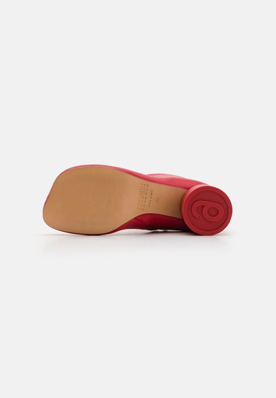 MM6 Maison Margiela Botas clássicas de cano curto - fiery red