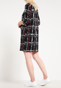 KIOMI Pouzdrové šaty - black