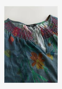 Valitud, navy floral print