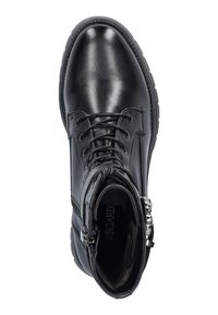 Bota de cuero negro con cordones, cremallera lateral y suela gruesa, con la marca "REGARD" visible en la abertura del tobillo.