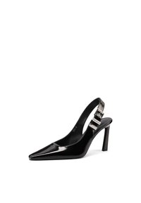 Sandal con tacco alto in vernice nera, con punta appuntita, cinturino regolabile con fibbia e un tacco geometrico elegante.