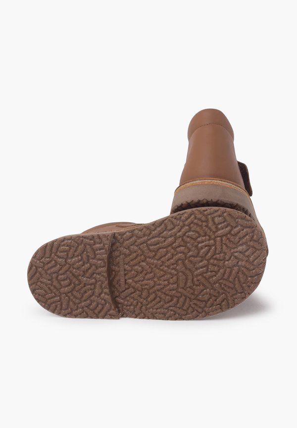 CON CINTA ADHESIVA – Stiefelette – camel