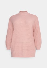 Damski sweter w kolorze delikatnego różu, charakteryzujący się teksturowanym splotem, wysokim kołnierzem oraz długimi rękawami z prążkowanymi mankietami i dolną krawędzią.