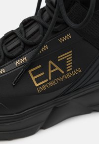 EA7 Emporio Armani 7.0 MAN UNISEX - Aukšto profilio sportbačiai - black/gold