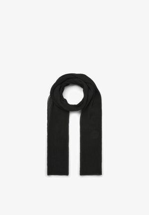 Schwarzer gerippter Schal, locker geschlungen, mit beiden Enden gerade herunterhängend, auf weißem Hintergrund dargestellt.