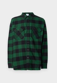 Camicia in flanella a quadri verde e nera con maniche lunghe, chiusura a bottoni davanti e due tasche sul petto. Realizzata in un tessuto morbido con colletto standard.