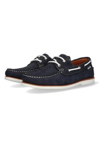 Marine suède boot schoenen met witte stiksel, vetersluiting, rubberen zool en bruine accenten. Beschikt over een comfortabele, casual stijl.