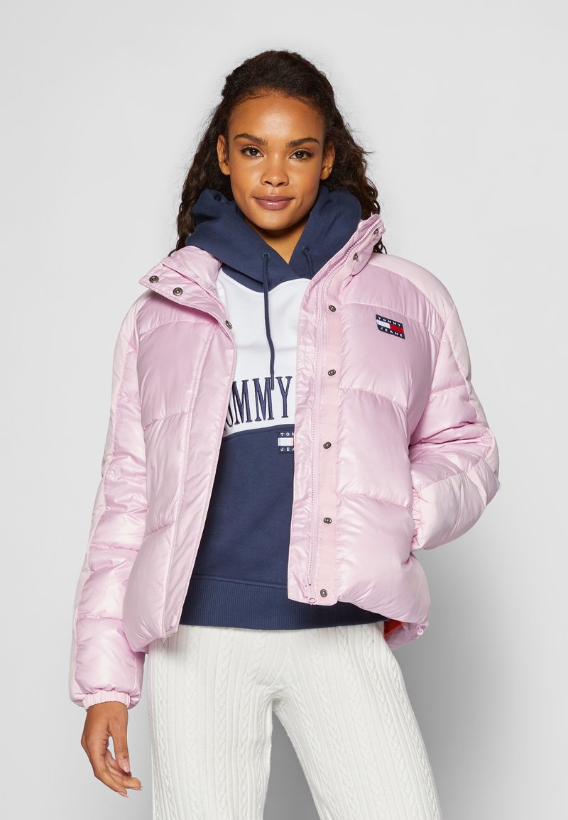 tommy jeans tonal badge