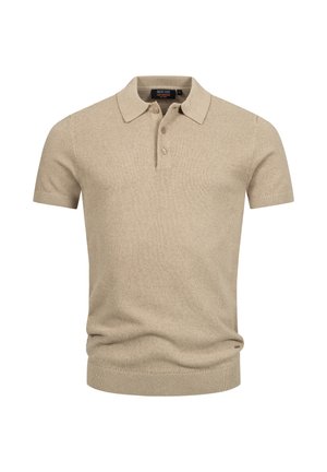 Beige Kurzarmstrick-Polohemd mit Kragen und drei Knöpfen, mit gerippten Bündchen und Saum, auf einem weißen Hintergrund präsentiert.