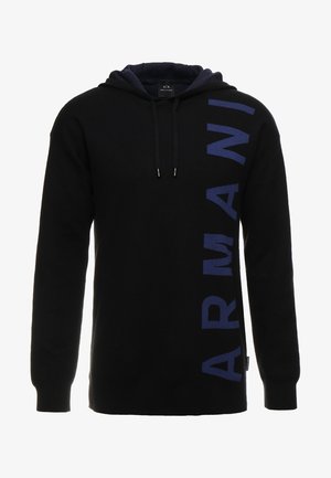 Czarna bluza z kapturem wykonana z miękkiego materiału, z dużym niebieskim logo "ARMANI" na przodzie, kapturem ze sznurkiem oraz ściągaczami na rękawach.