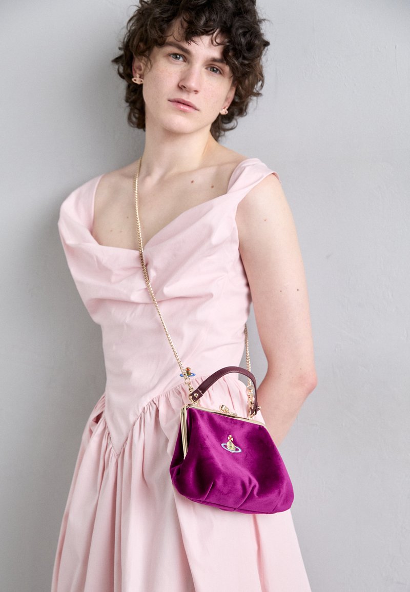Vivienne Westwood GRANNY FRAME PURSE - Käekott - purple