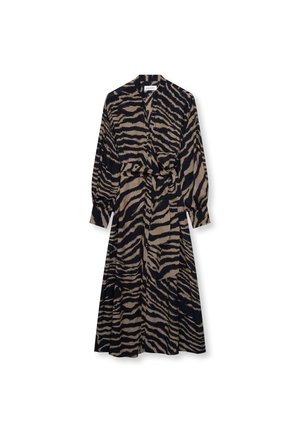 Langärmliges Wickelkleid mit schwarzen und beigen Tigerstreifen, tailliert mit Gürtel und Knopfmanschetten, auf weißem Hintergrund präsentiert.